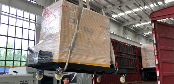 移動(dòng)靜音柴油發(fā)電機(jī)組